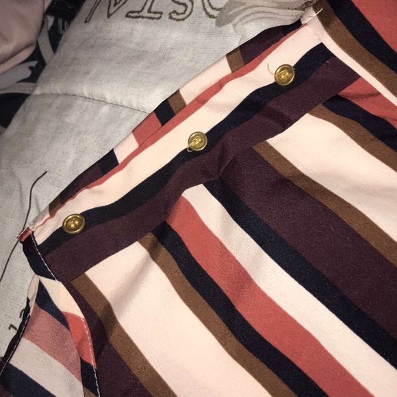 An dress, looks like a romper - Picture 2 of 6